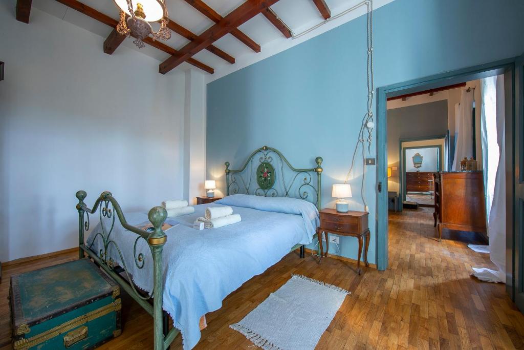 Łóżko lub łóżka w pokoju w obiekcie Charming Villa I Tre Archi - Happy Rentals
