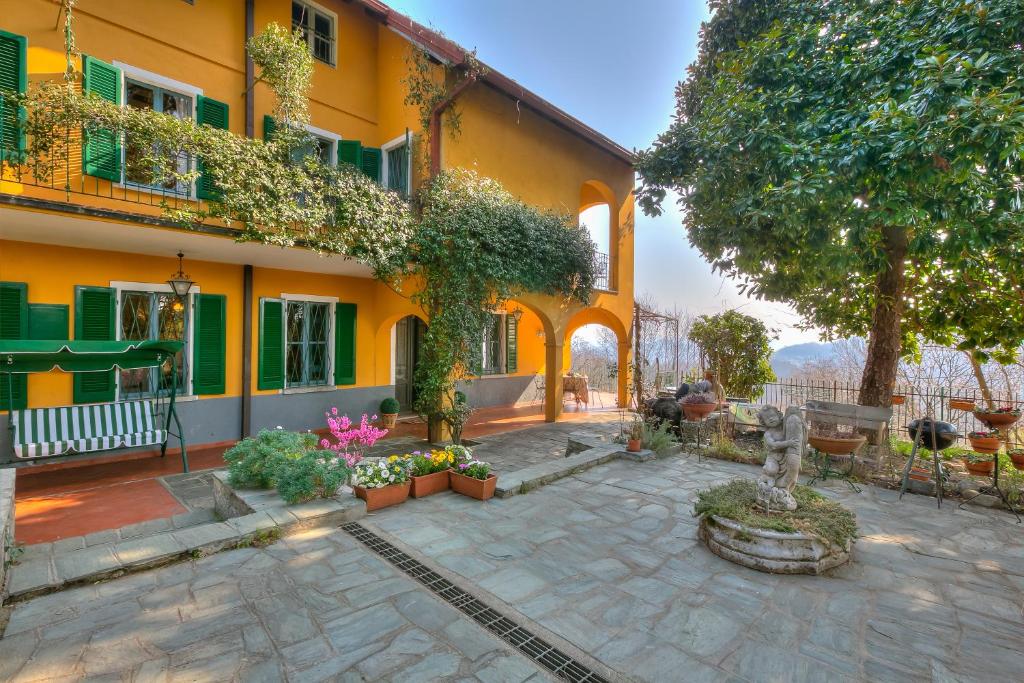 Ogród w obiekcie Charming Villa I Tre Archi - Happy Rentals