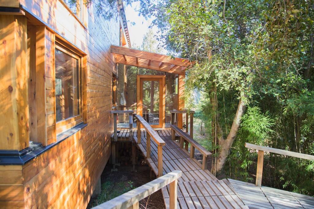 Balkón nebo terasa v ubytování Casa moderna en el bosque