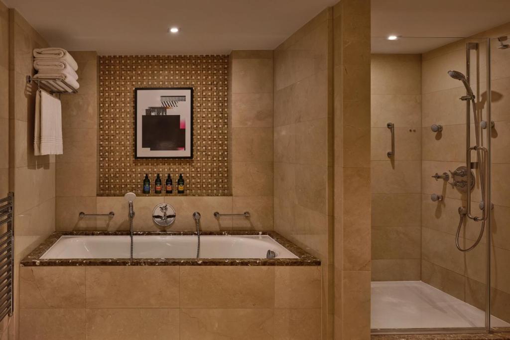 Koupelna v ubytování Budapest Marriott Hotel