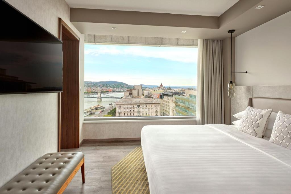 Postel nebo postele na pokoji v ubytování Budapest Marriott Hotel