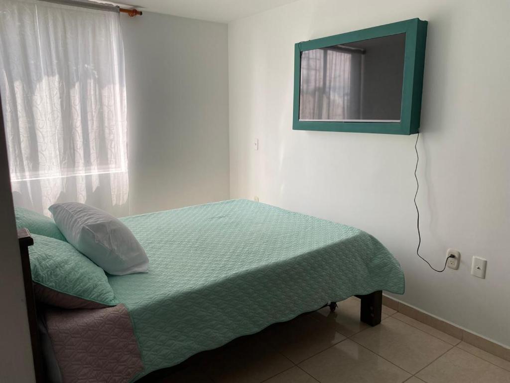 En eller flere senge i et værelse på Amplio apartamento 806