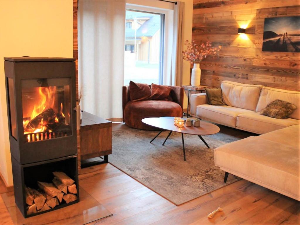 A seating area at Mountain Chalet Arnica