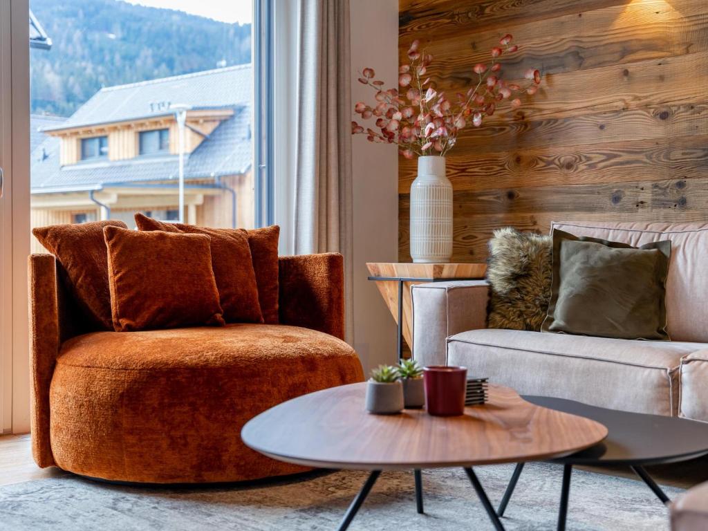 A seating area at Mountain Chalet Arnica