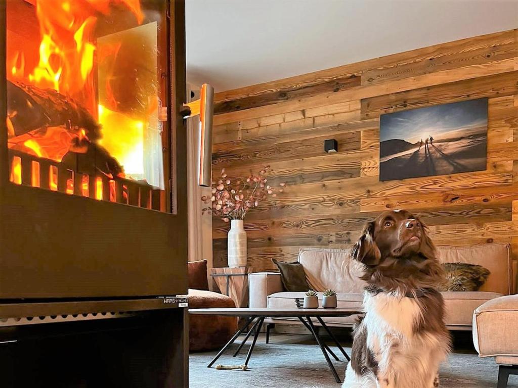 A seating area at Mountain Chalet Arnica