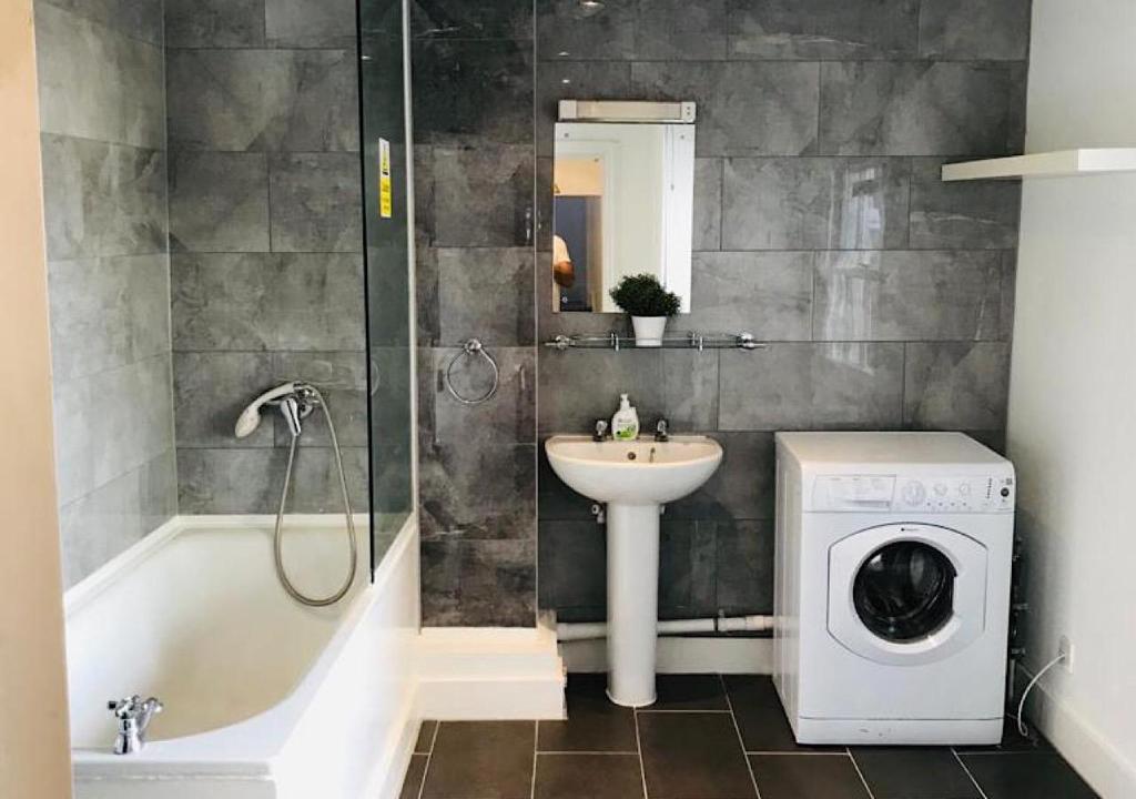 Vauxhall Stay - Double Room With Shared Bathroom