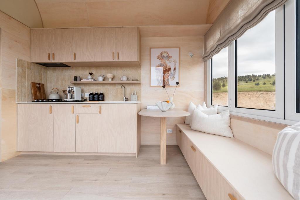 Kuchyň nebo kuchyňský kout v ubytování Off-grid Beachfront Cabin on Kangaroo Island