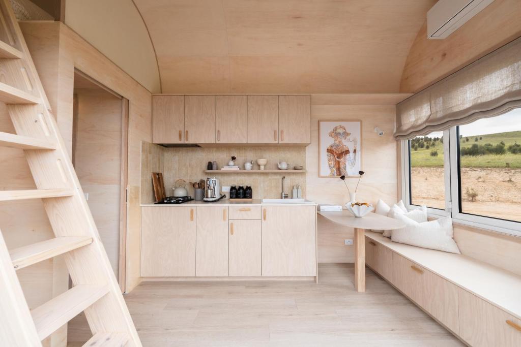 Kuchyň nebo kuchyňský kout v ubytování Off-grid Beachfront Cabin on Kangaroo Island