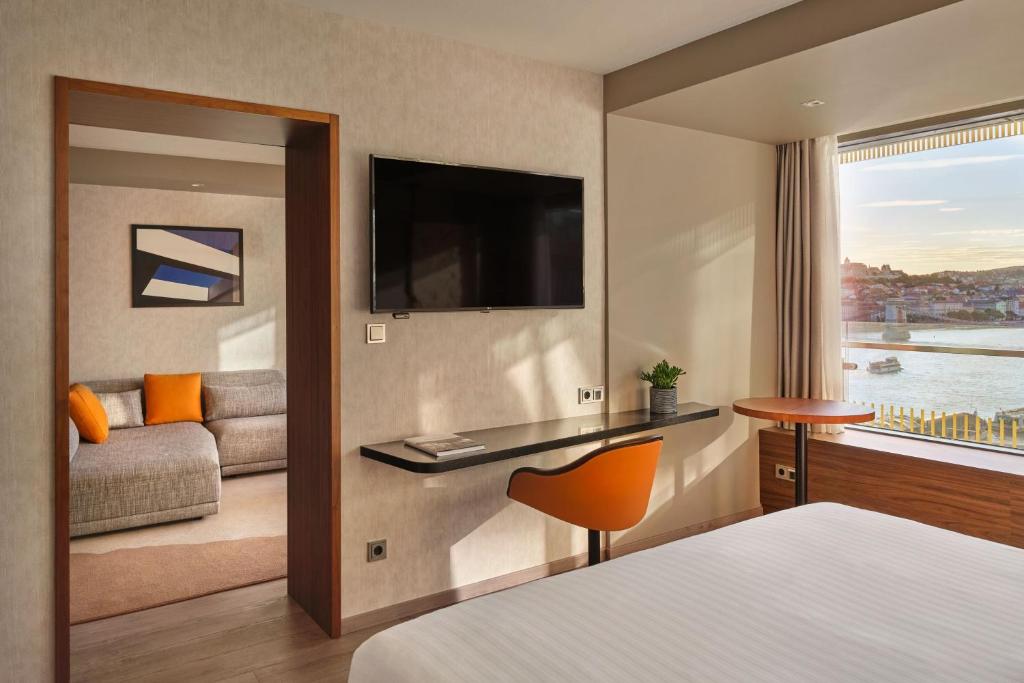 Postel nebo postele na pokoji v ubytování Budapest Marriott Hotel