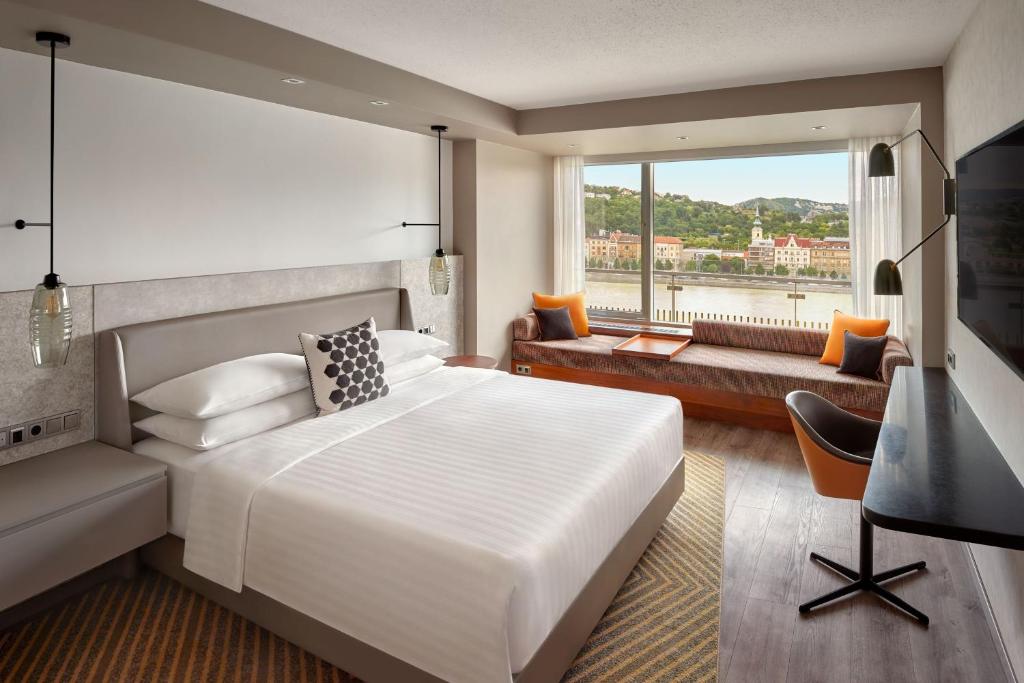Budapest Marriott Hotel - Deluxe Room, Guest Room, 1 King