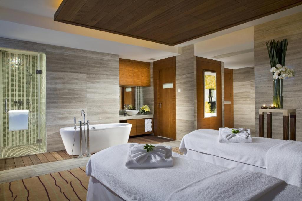 Postel nebo postele na pokoji v ubytování Swissotel Foshan, Guangdong - Free shuttle to Canton Fair