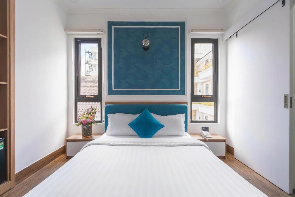 Postel nebo postele na pokoji v ubytování VMT Hotel Da Lat