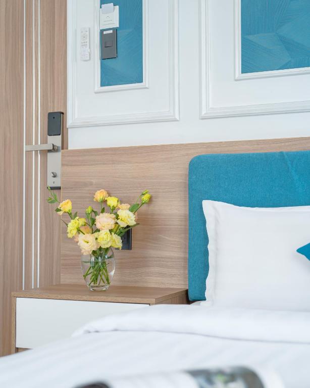 Postel nebo postele na pokoji v ubytování VMT Hotel Da Lat