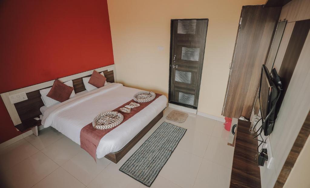 Postel nebo postele na pokoji v ubytování Hotel Mahabaleshwar Mount View