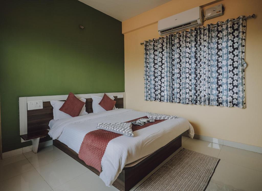 Postel nebo postele na pokoji v ubytování Hotel Mahabaleshwar Mount View