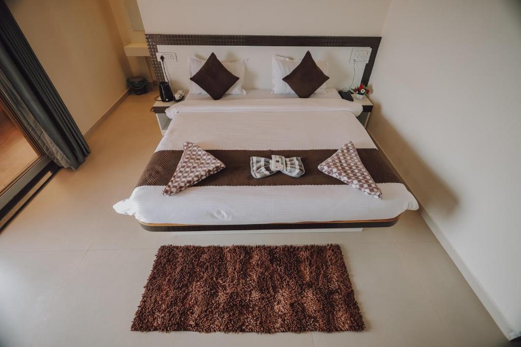 Postel nebo postele na pokoji v ubytování Hotel Mahabaleshwar Mount View