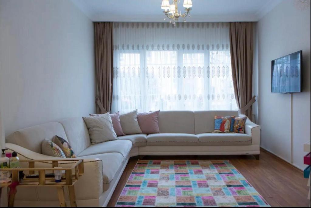 A seating area at Hotel Blue Ottoman