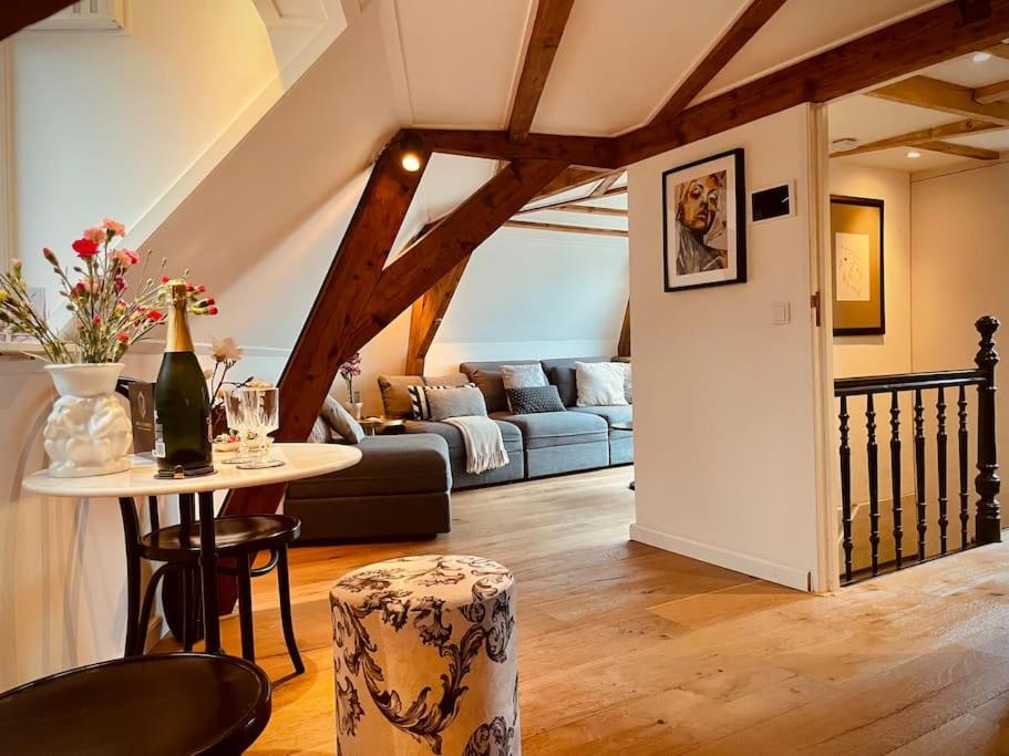 A closer look at Cozy Penthouse Rentals With Rooftop Access