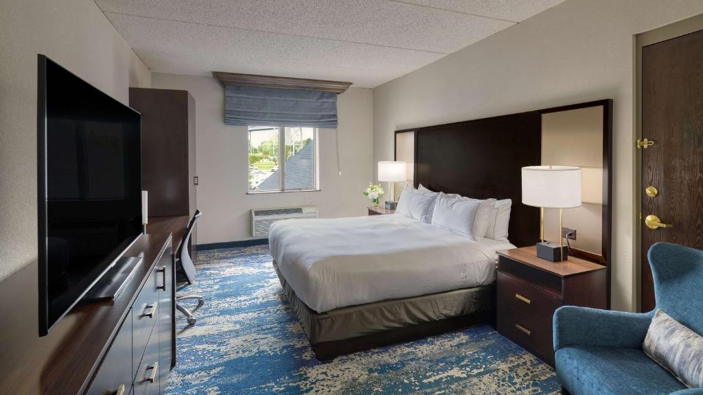 TV a/nebo společenská místnost v ubytování DoubleTree by Hilton Port Huron