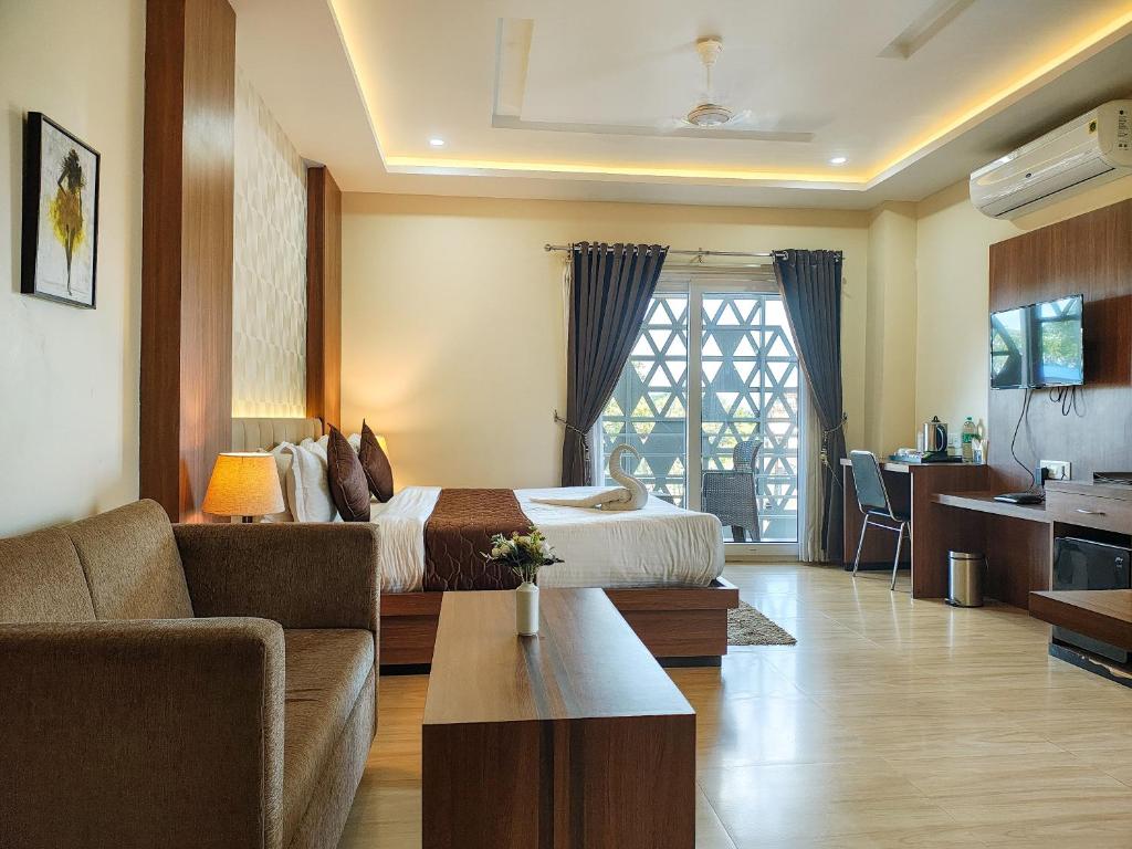 Hotel Bliss - Deluxe Junior Suite