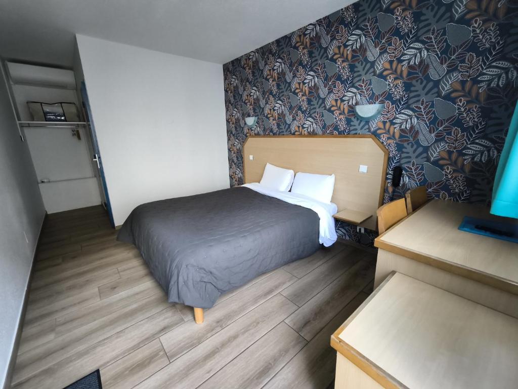 Postel nebo postele na pokoji v ubytování Hôtel Le Laury's