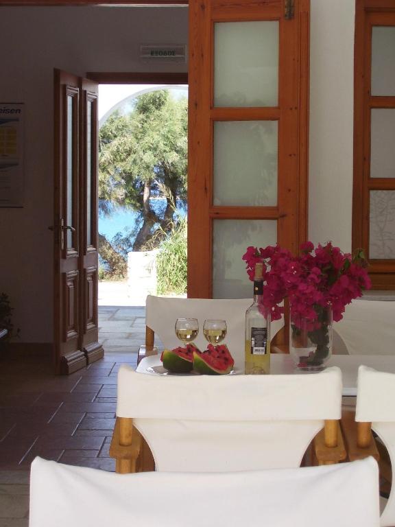 Fotografie z fotogalerie ubytování Roussos Beach Hotel v destinaci Nausa