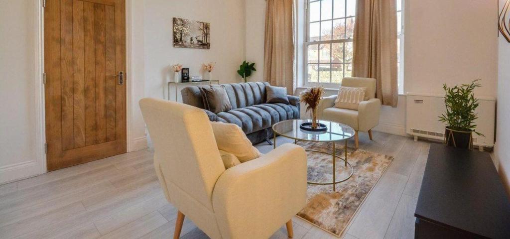 a living room with a couch and a table at Wigan - Apartment - Sleeps 3 - Parking - Stadium in Wigan