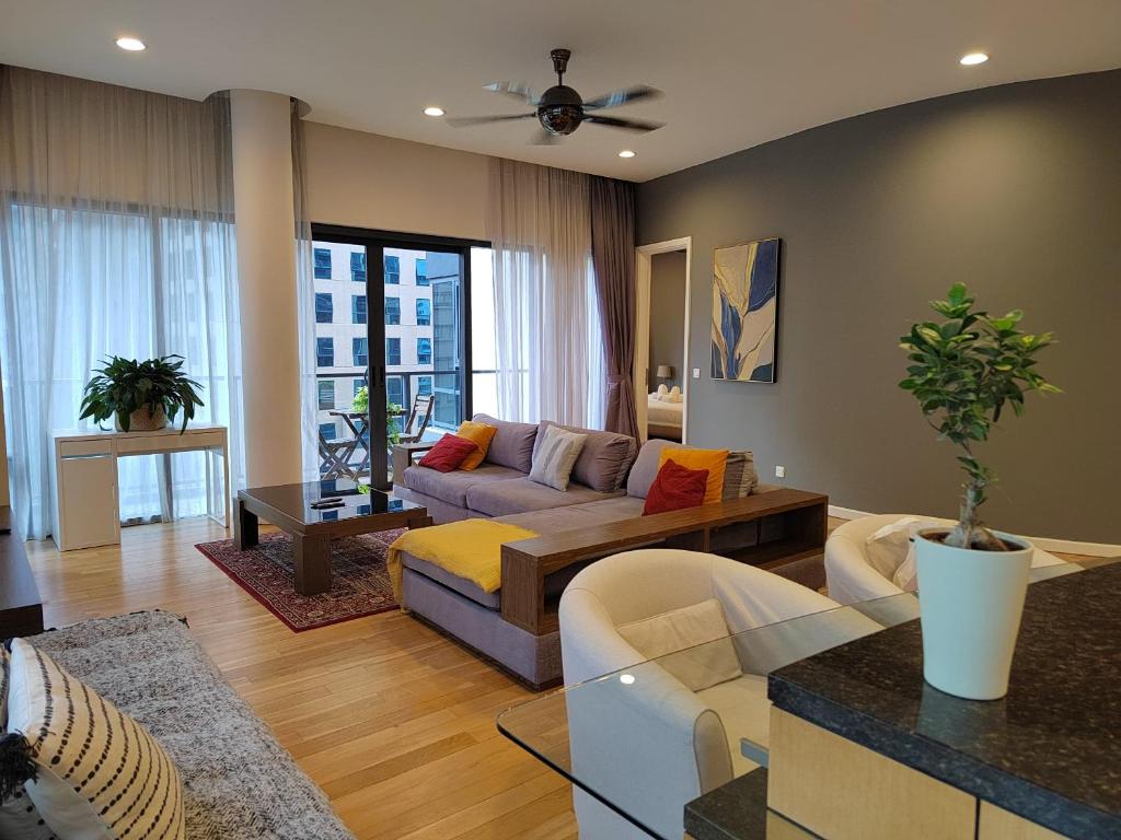 Khu vực ghế ngồi tại Stylish Large 3guests 1br St Mary Residences