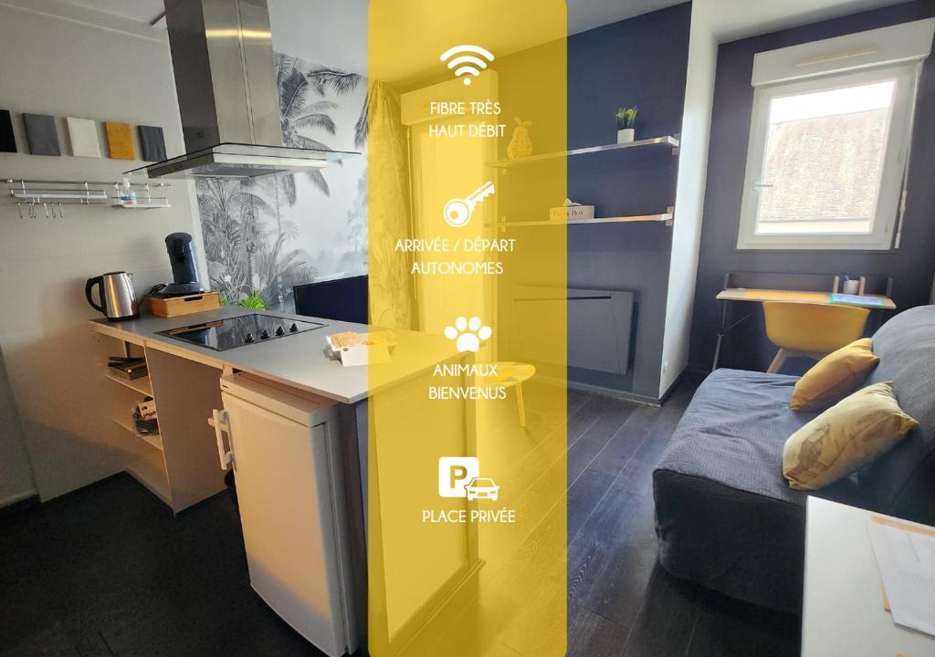 a kitchen with a yellow wall in a room at 'Les Tropiques' - Parking privé - Balcon - Tout confort in Joue-les-Tours