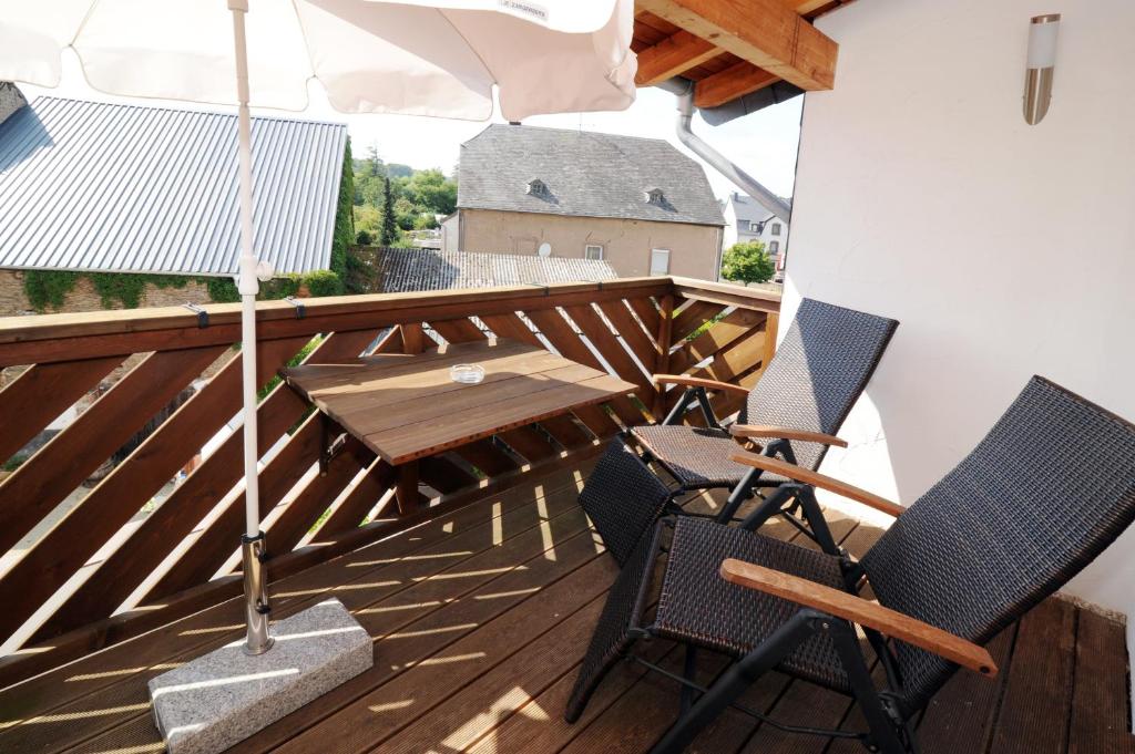 Balkón nebo terasa v ubytování Weingut u. Gästehaus Becker