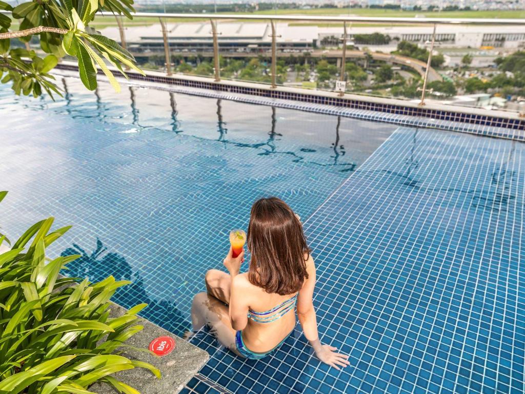 Bazén v ubytování Ibis Saigon Airport nebo v jeho okolí