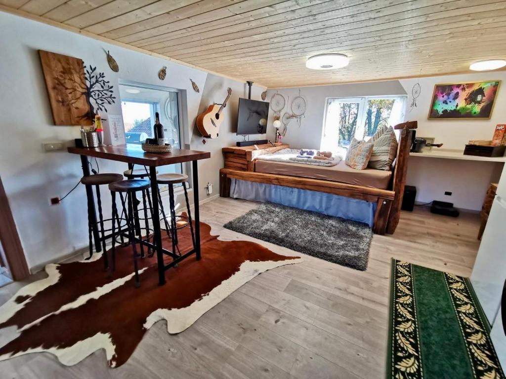 Postel nebo postele na pokoji v ubytování Little Dreamcatcher in Vadu Crisului Tomnatic Bihor Apuseni