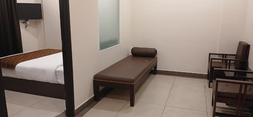 HOTEL PANKAJ RESIDENCY - Suite Deluxe King
