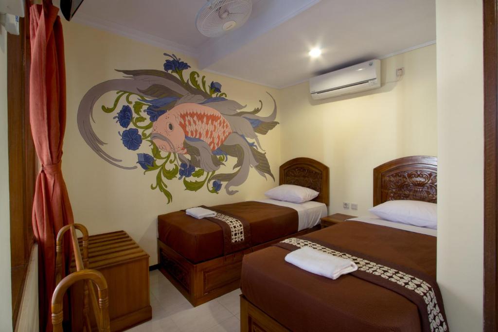 Postel nebo postele na pokoji v ubytování De Hostel Yogyakarta