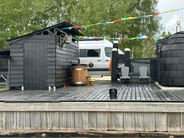 Fotografie z fotogalerie ubytování Houseboot Kingfisher, lake view v destinaci Biddinghuizen