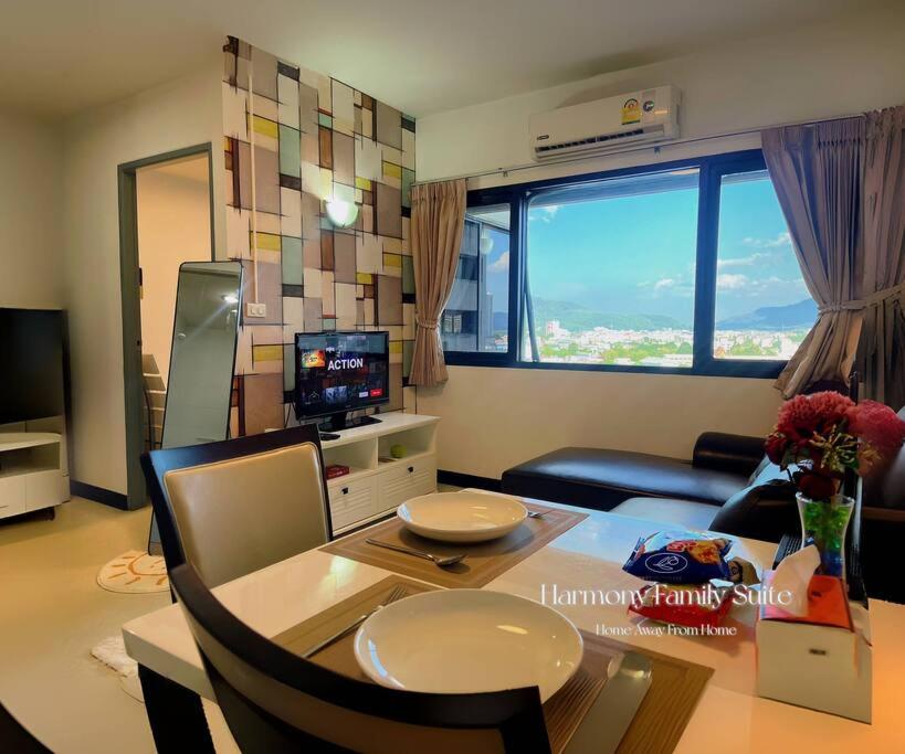 Η κουζίνα ή μικρή κουζίνα στο 2BR Charming Family Suite
