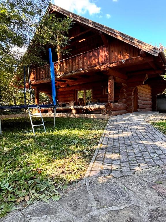 Budova, kde se aparthotel nachází