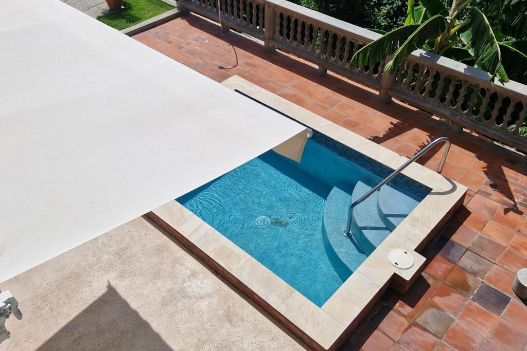 Bazén v ubytování Micoud - 2-Bedroom Villa - Pool - Free Parking nebo v jeho okolí