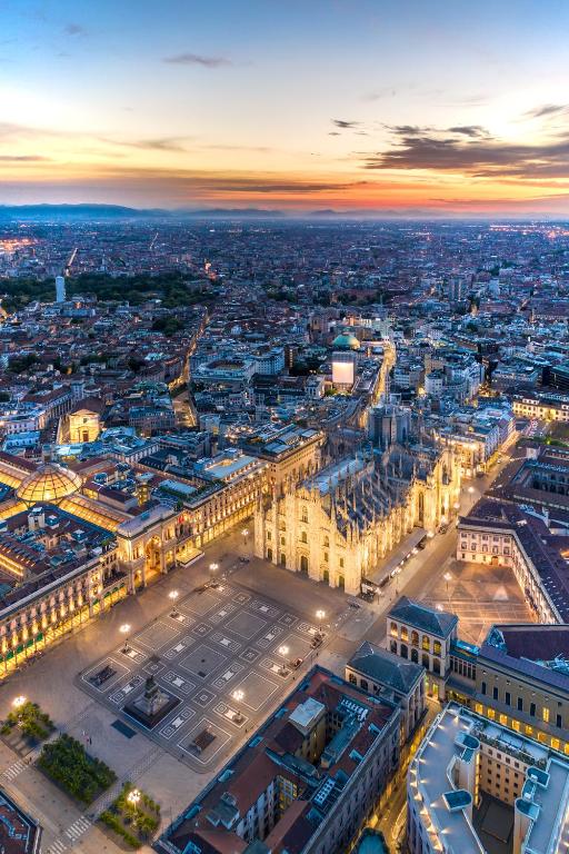 Near Duomo - Free Parking -Terrace - Metro - AC