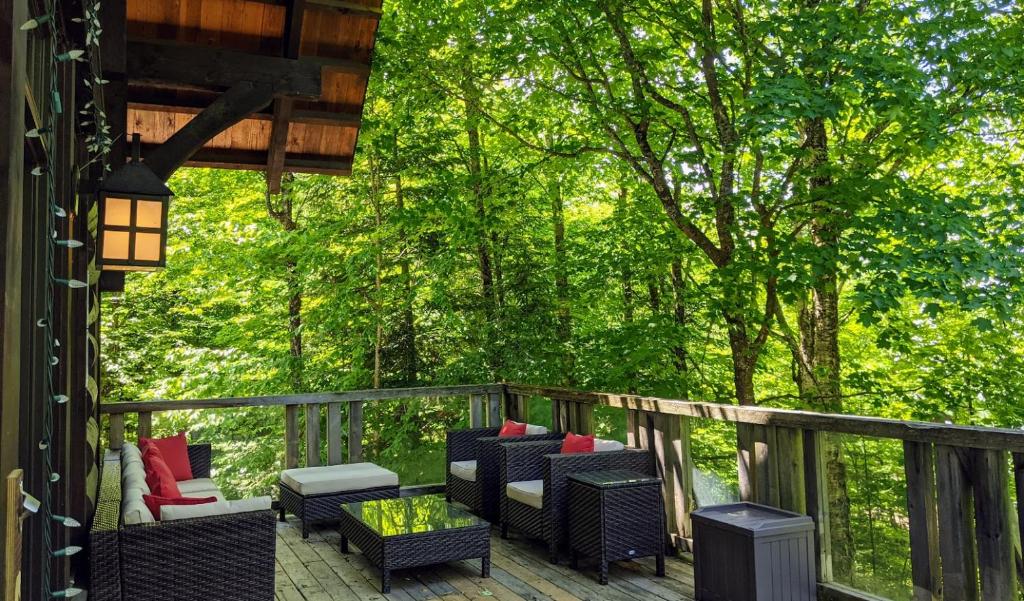 Balkón nebo terasa v ubytování Tremblant Mountain Chalets