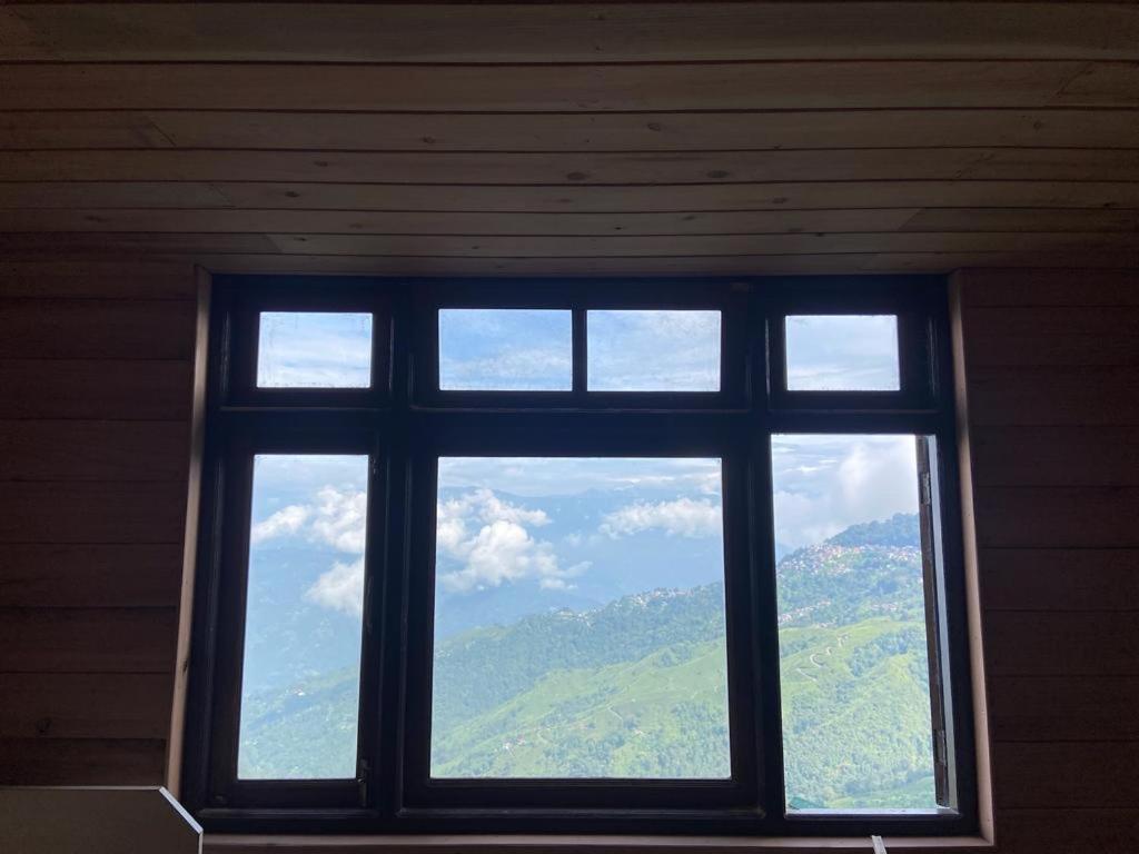 Nespecifikovaný výhled na hory nebo výhled na hory při pohledu z hotelu