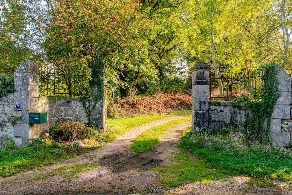 Vonkajšia záhrada v ubytovaní Maison au château