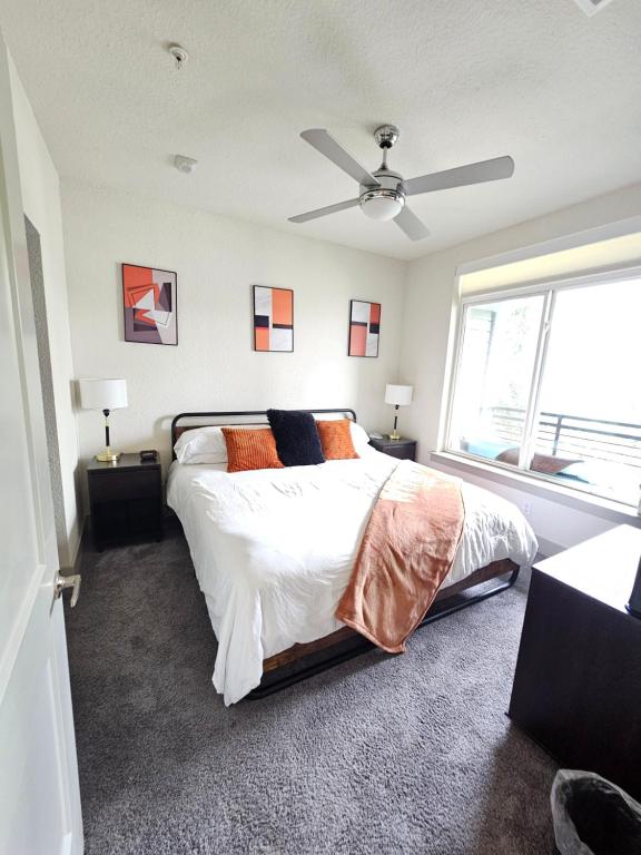 a bedroom with a bed and a ceiling fan at Beautiful Condo on Riverwalk w King Ste free parking pet friendly Centrally Located in San Antonio