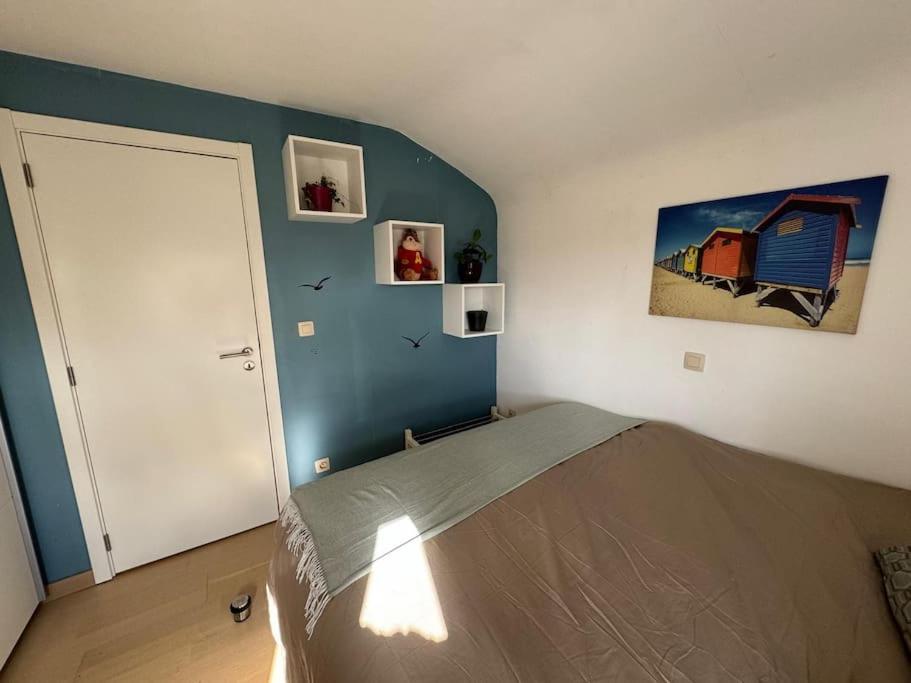 Postel nebo postele na pokoji v ubytování Vakantiewoning dichtbij zee
