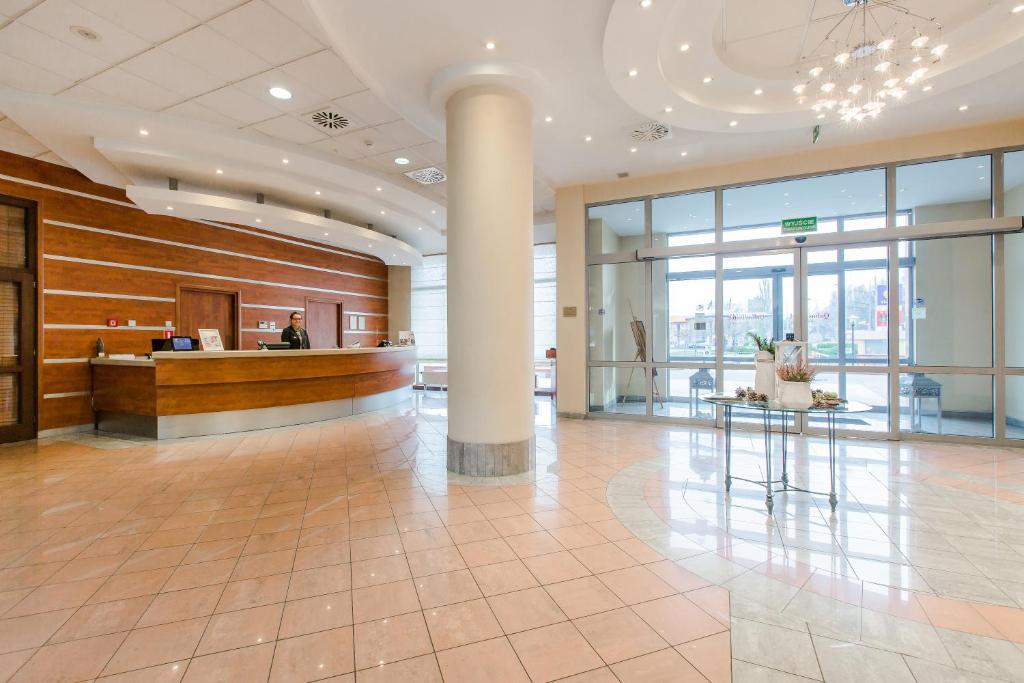 Lobby alebo recepcia v ubytovaní Qubus Hotel Głogów