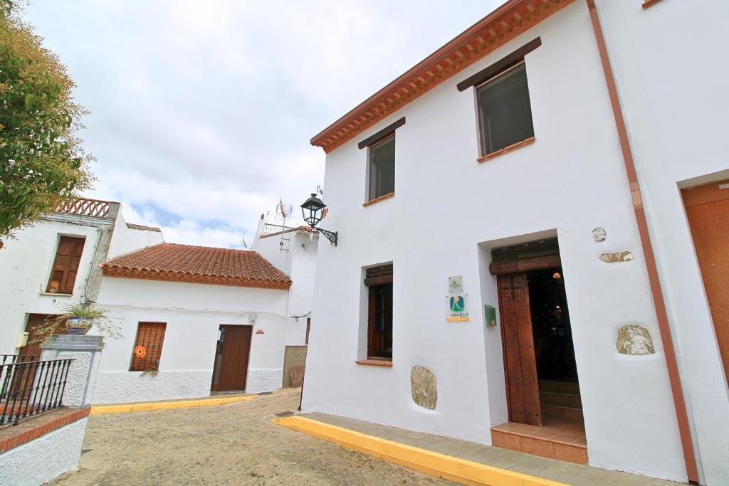 a white house with a courtyard at Casa del Río by SIERRA VIVA in La Nava