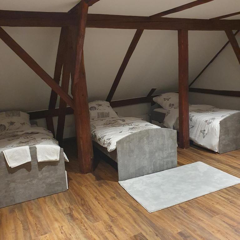 Postel nebo postele na pokoji v ubytování Gästehaus Lindenplatz