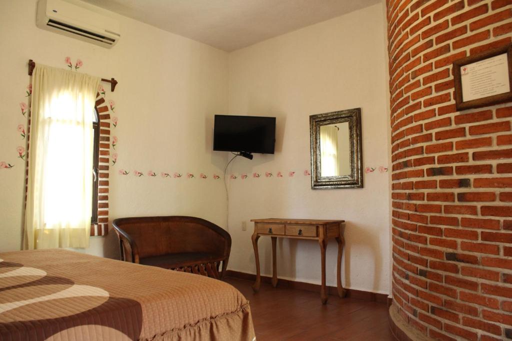 TV a/nebo společenská místnost v ubytování Posada Guayacán Tepoztlán