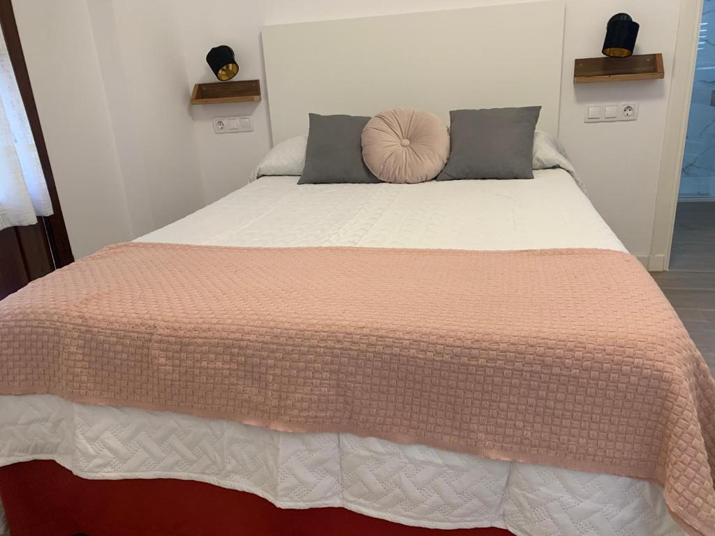 A bed or beds in a room at Apartamento Plaza De La Corredera