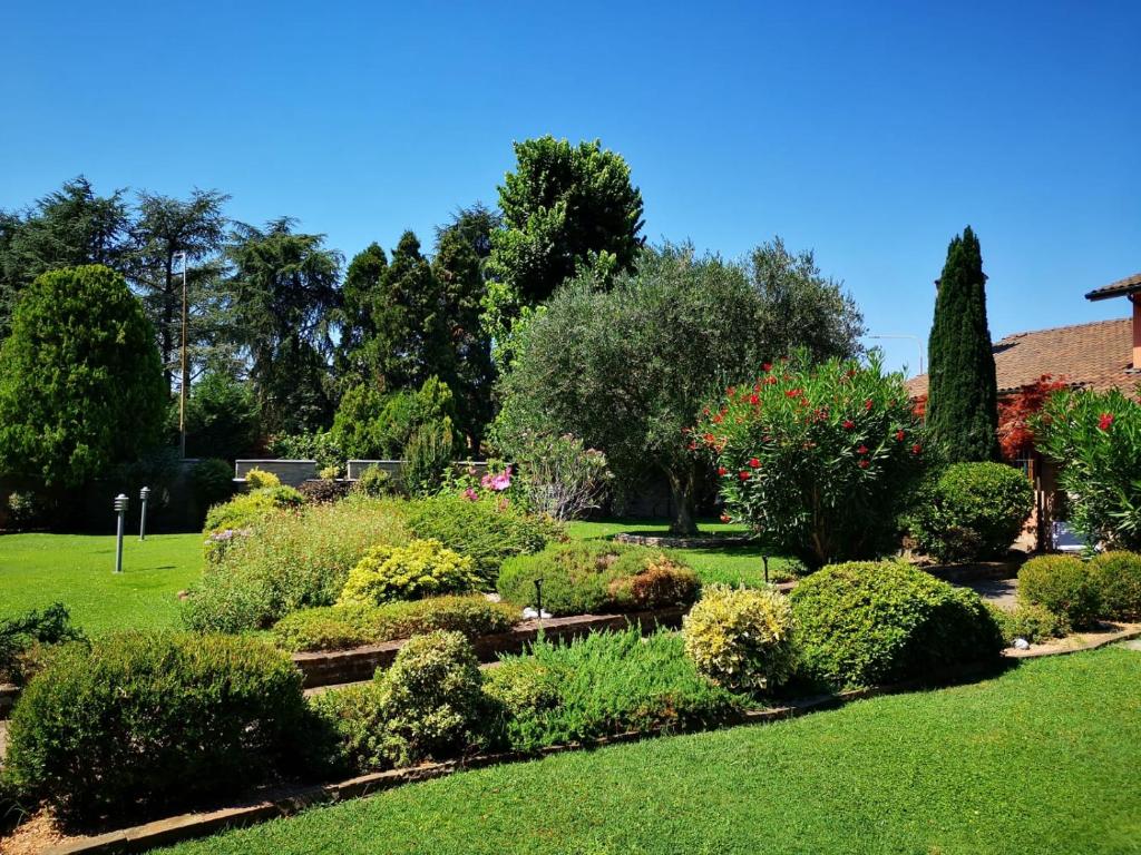 Zahrada ubytování B&B Villa Argiolas